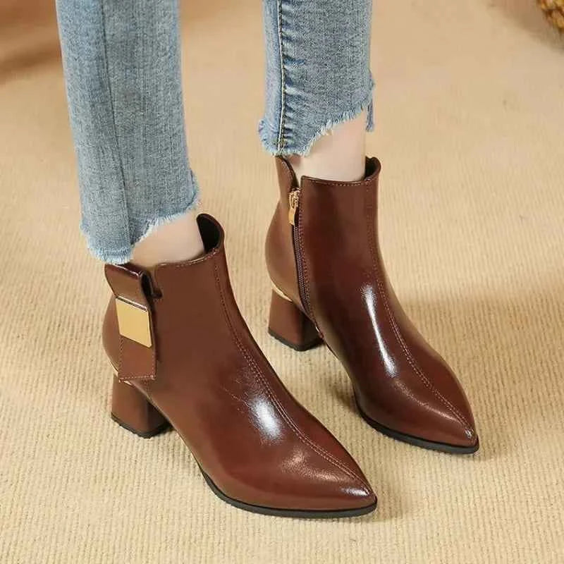 Sabrina | Elegante goldene Stiefeletten mit Absatz