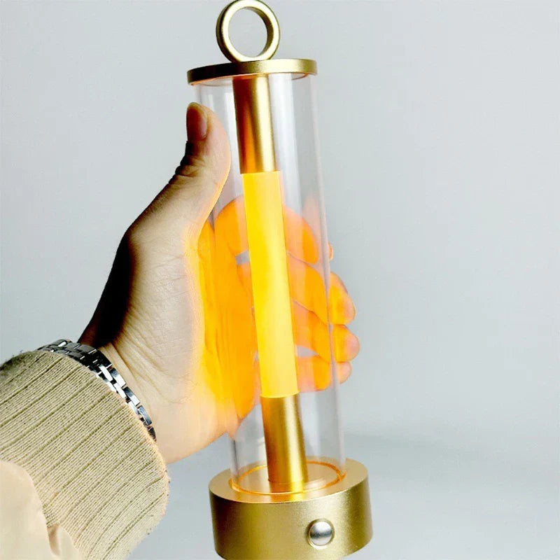 Wiederaufladbare Tischlampe mit Außenbeleuchtung für eine warme Atmosphäre