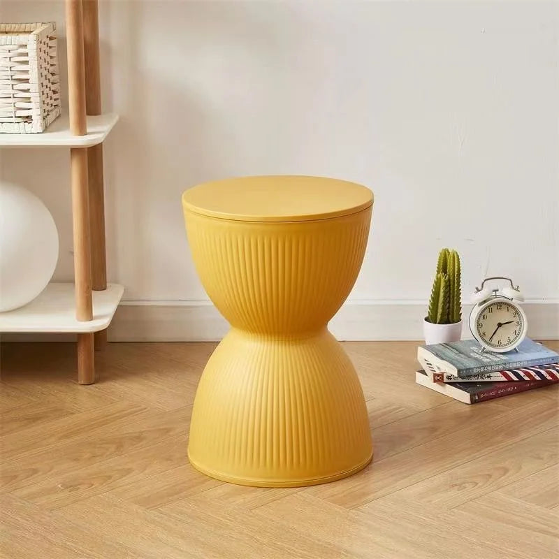 Valanira - Skandinavischer Kunststoff-Nachtisch mit elegantem Sanduhrdesign
