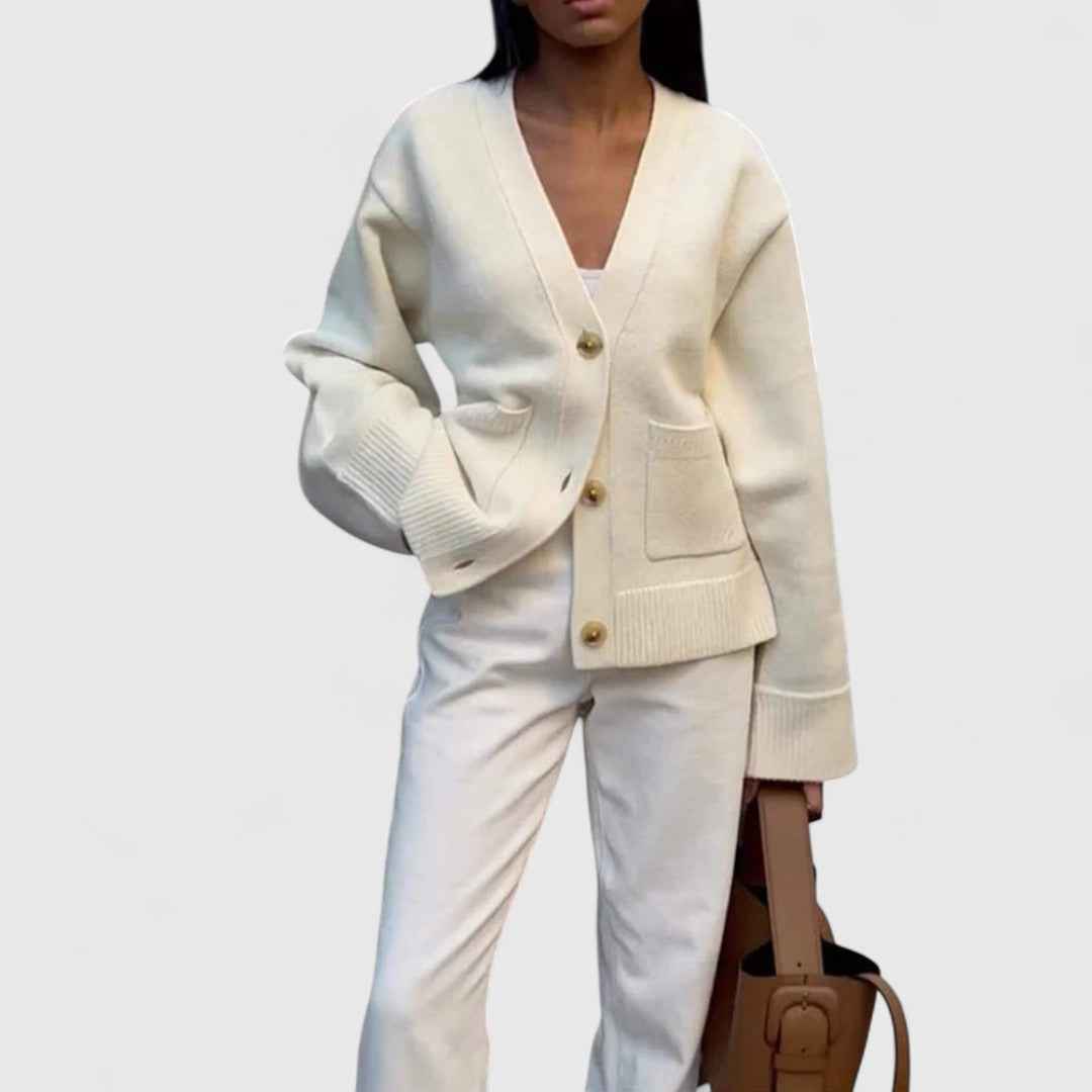 Bella – Strickschal mit V-Ausschnitt für einen schicken und warmen Look