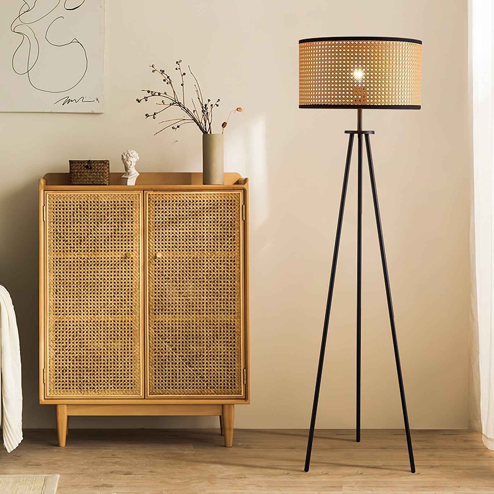 Stehlampe aus Rattan mit modernem Design