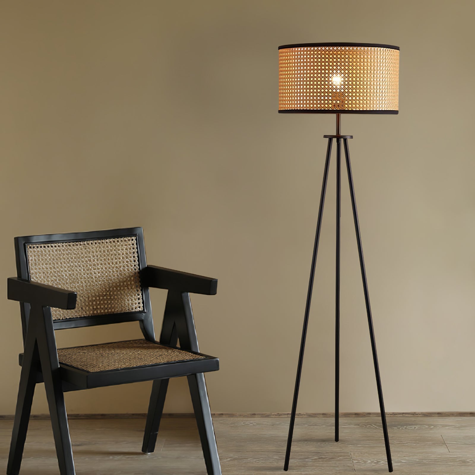 Stehlampe aus Rattan mit modernem Design 7