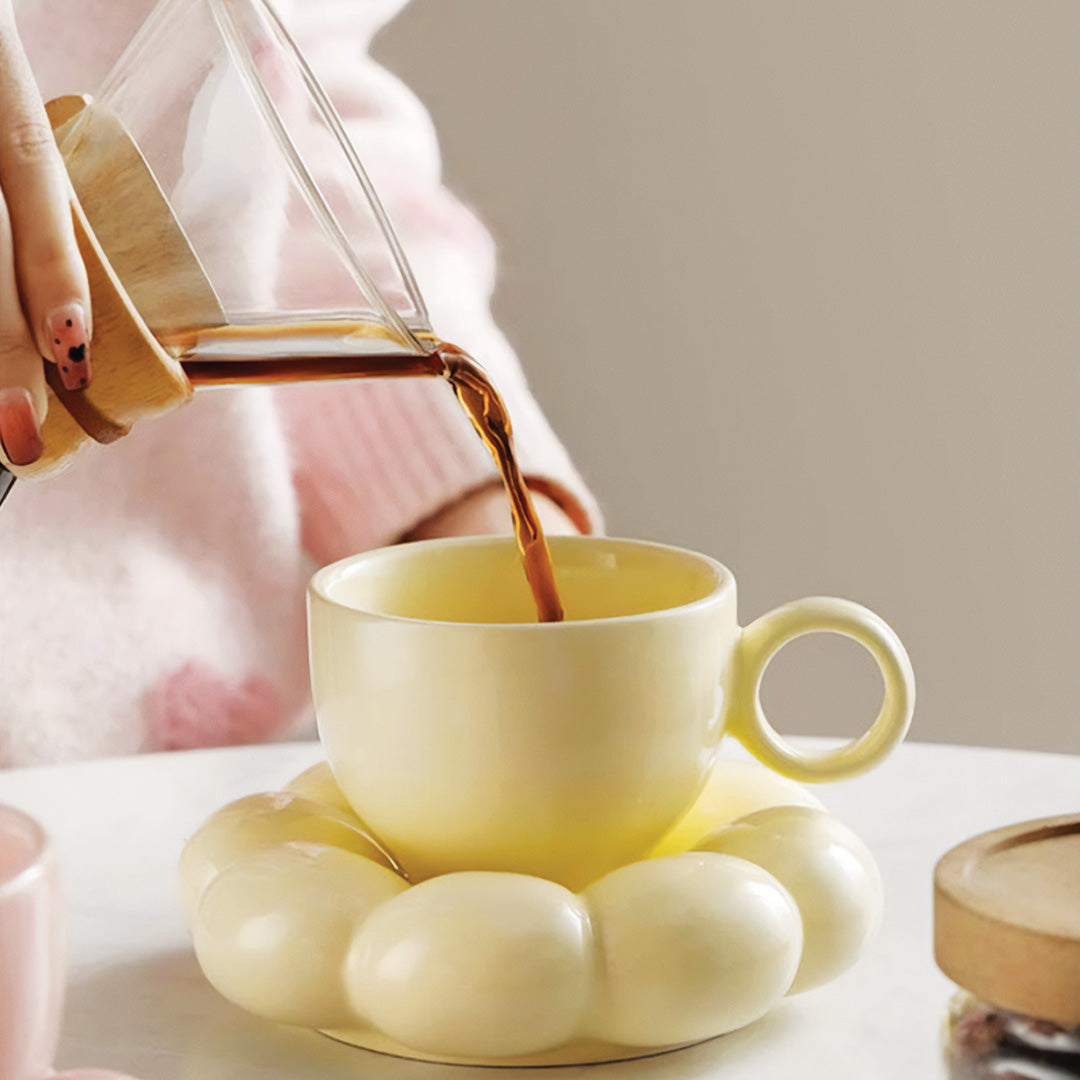 Tasse Sonnenblumenschmuck mit elegantem Blumendesign für Ihren Morgenkaffee