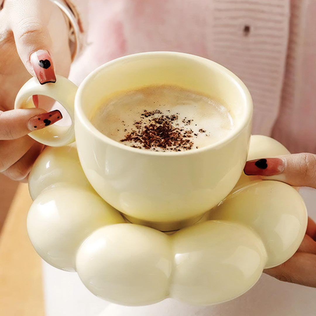 Tasse Sonnenblumenschmuck mit elegantem Blumendesign für Ihren Morgenkaffee