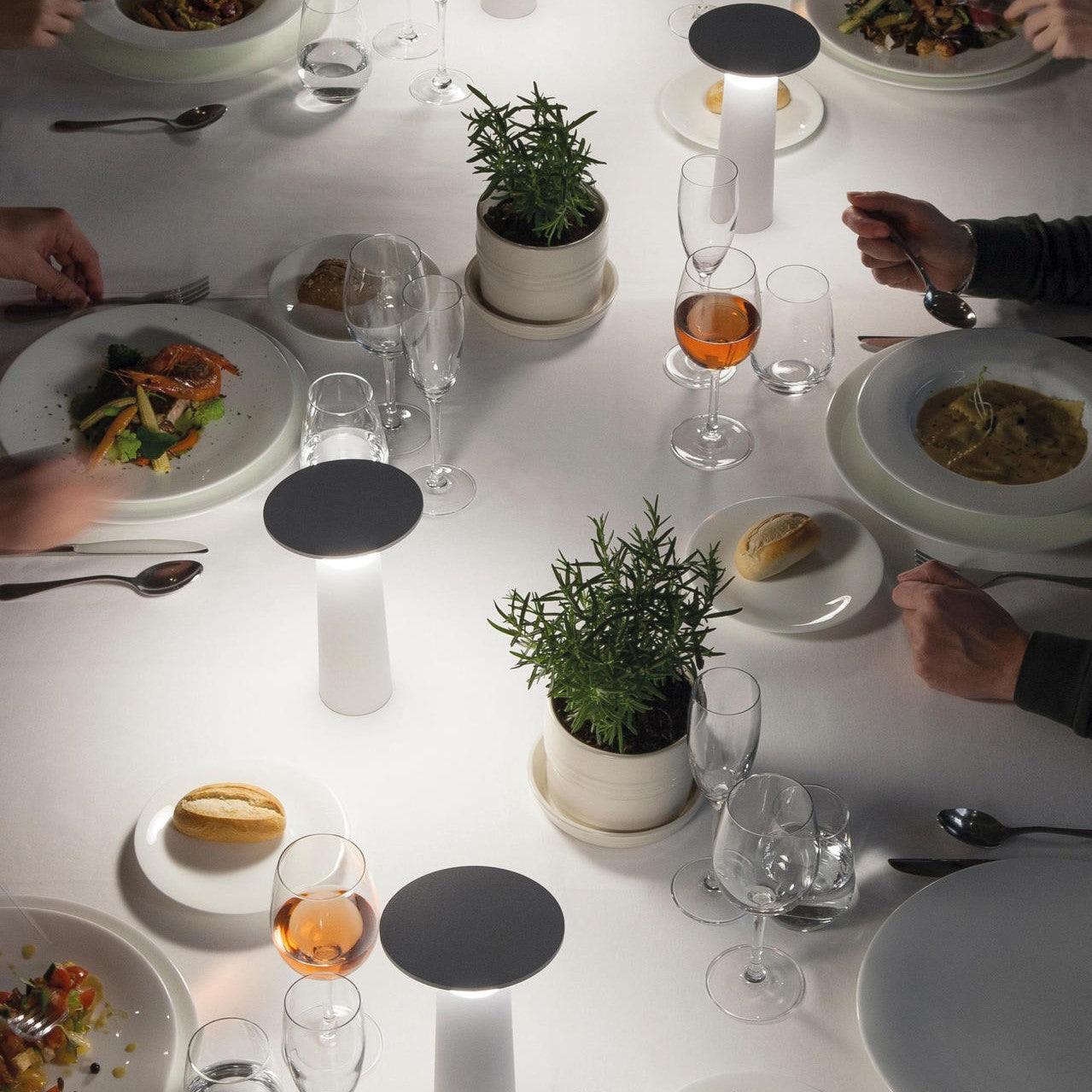 Modernes LED-Tischlampe mit Dimmfunktion, Rotation und integriertem Akku