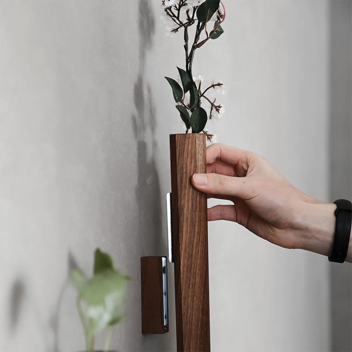 Wandvasen in Blumenflötenform für elegante und anspruchsvolle Blumendekoration