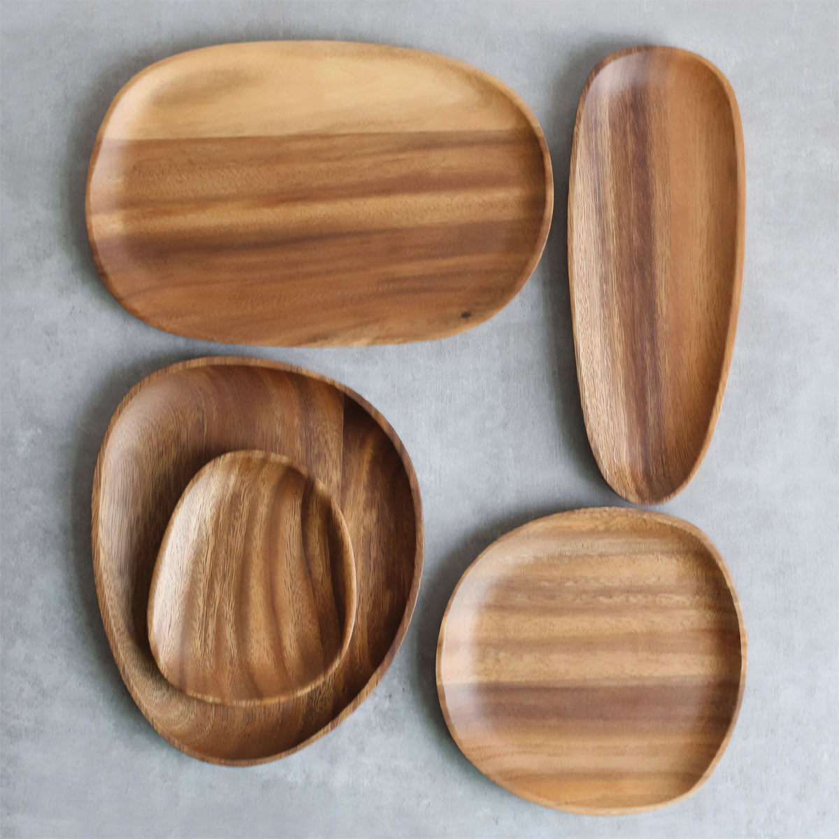 Holztablett-Set aus Nussholz und Akazie - Elegante Holztabletts für stilvollen Service