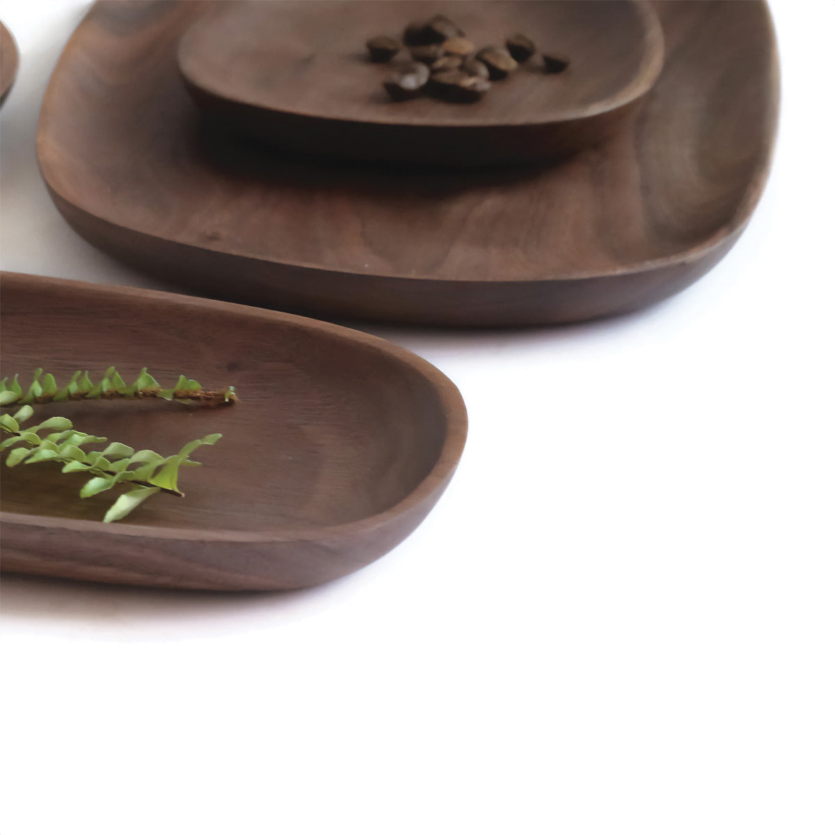 Holztablett-Set aus Nussholz und Akazie - Elegante Holztabletts für stilvollen Service