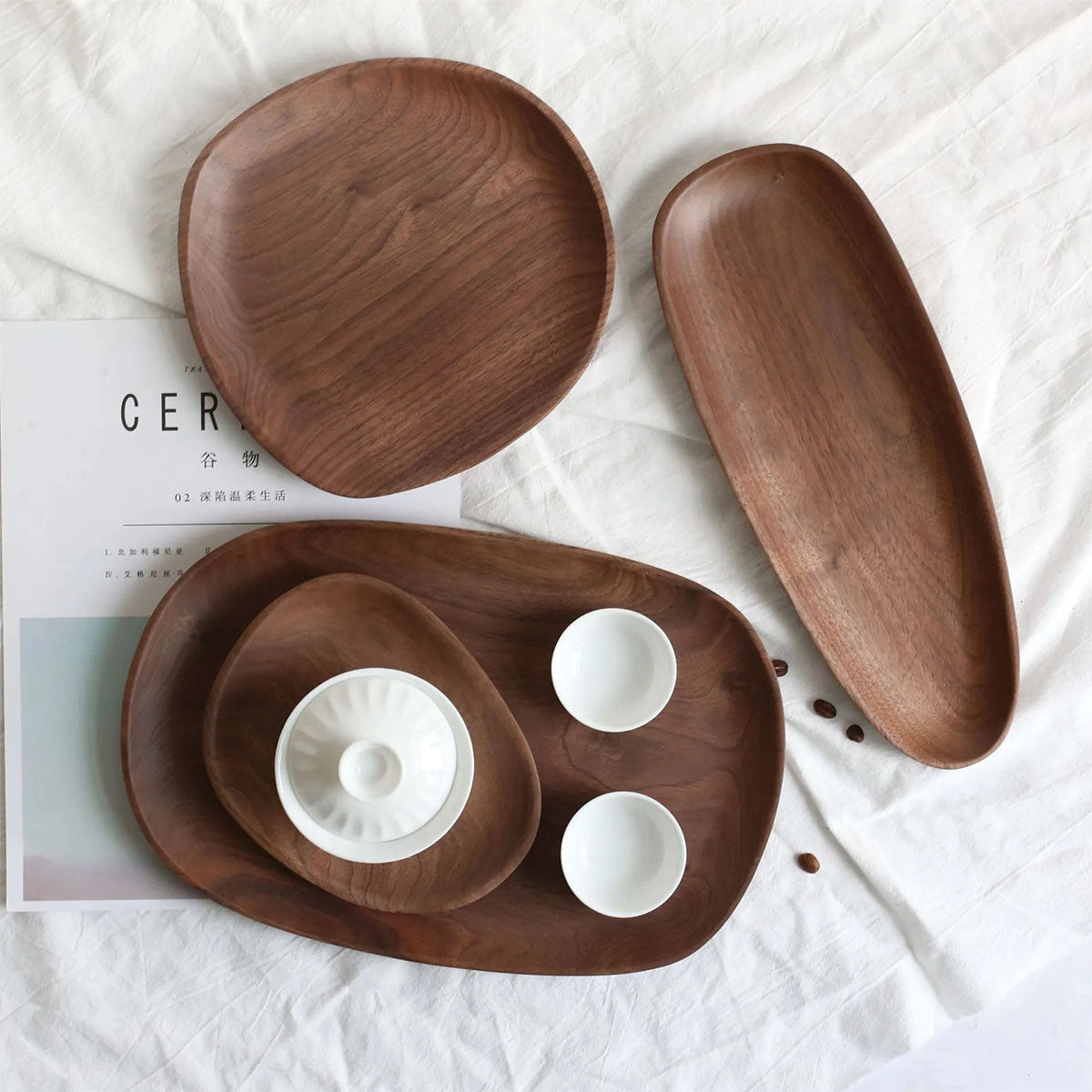 Holztablett-Set aus Nussholz und Akazie - Elegante Holztabletts für stilvollen Service