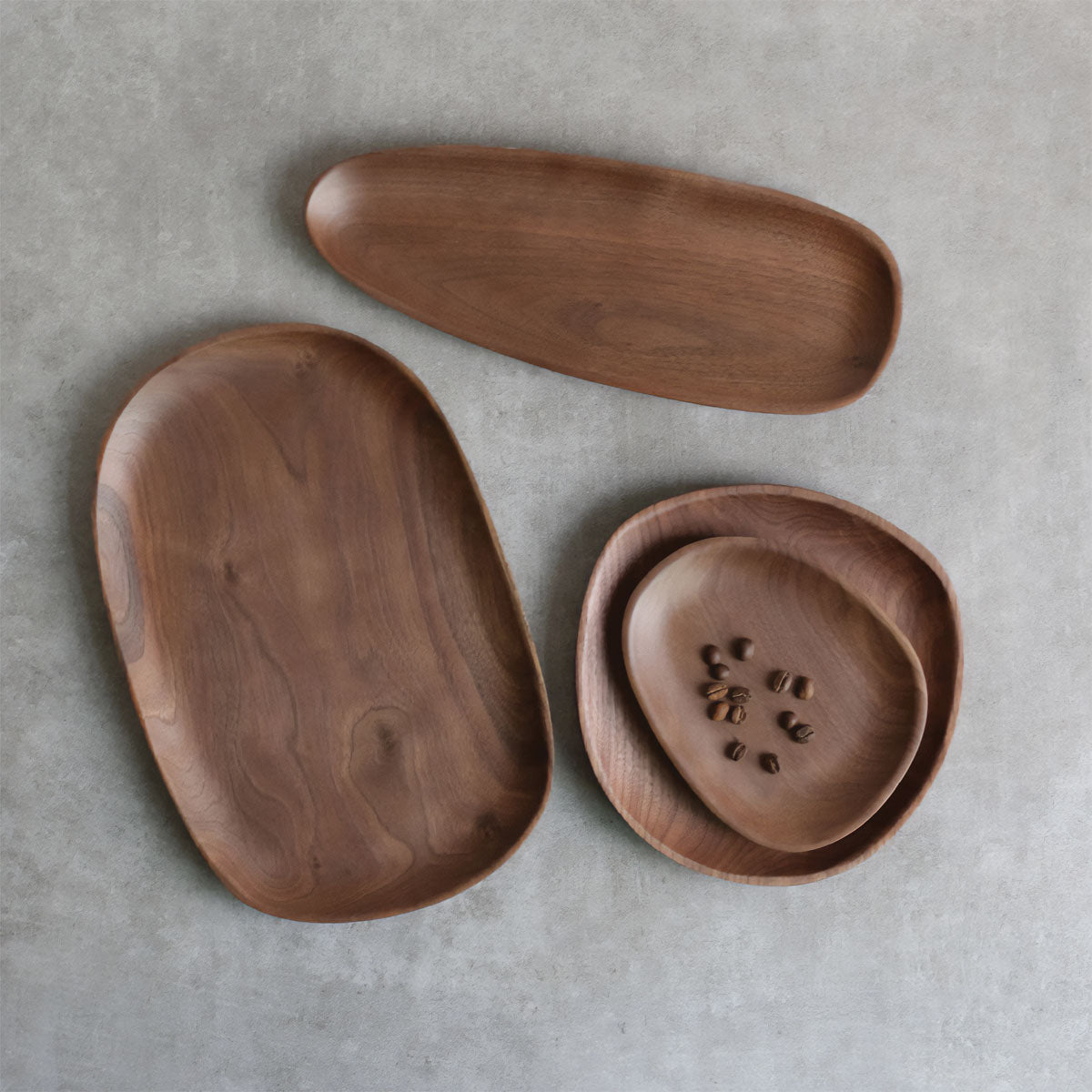 Holztablett-Set aus Nussholz und Akazie - Elegante Holztabletts für stilvollen Service
