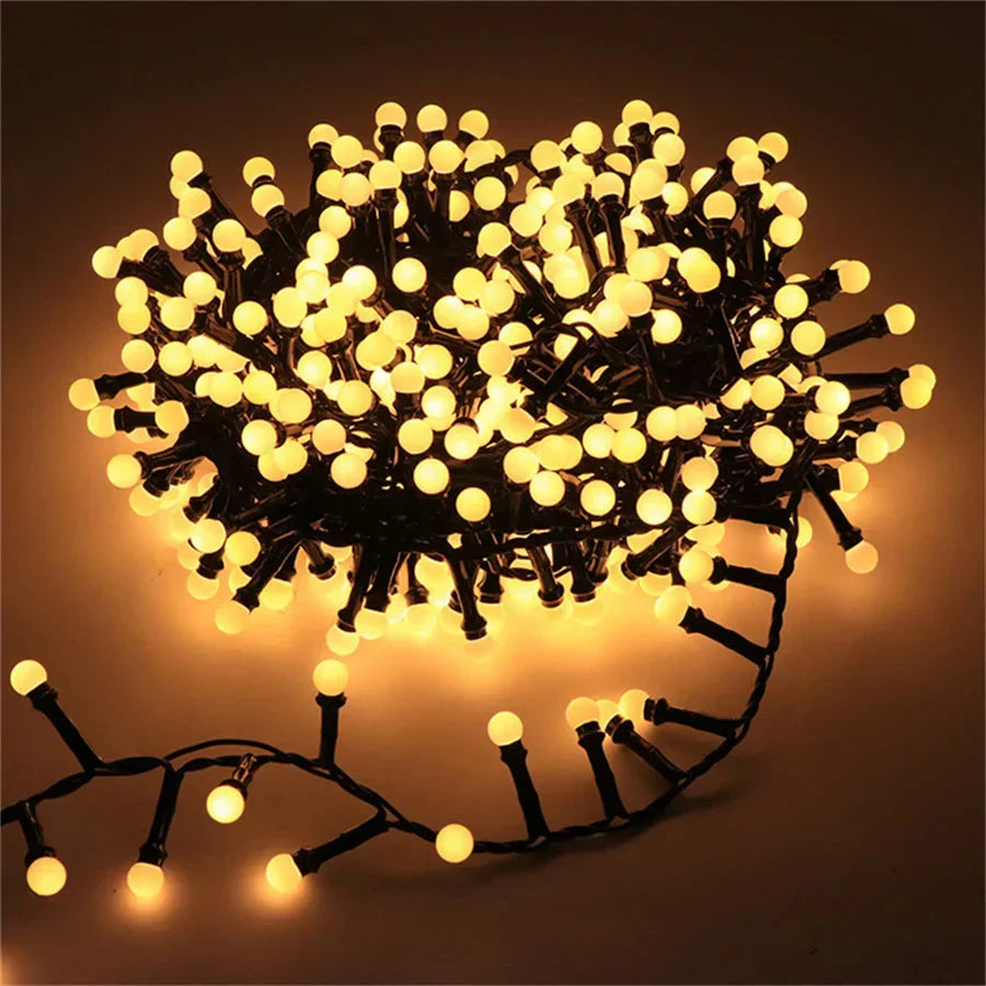 AquaTwinkle - Wasserdichte LED-Lichterkette für magische Außenatmosphäre