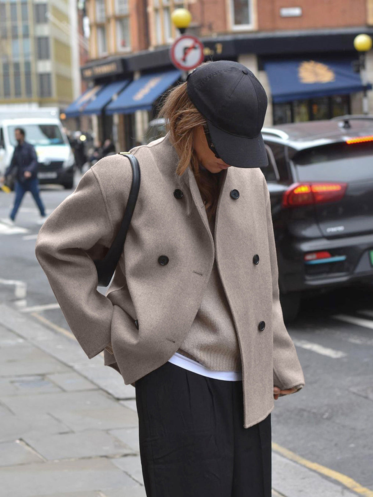 Weite Damenjacke mit Knopfverschluss 2