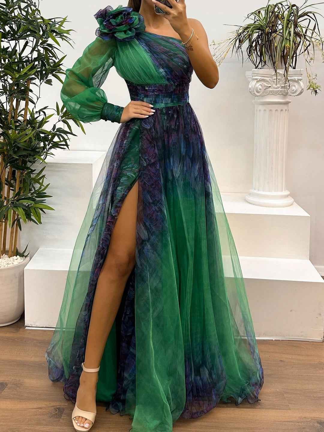 Maxi-Einkleid mit einseitigem Schulterdesign aus Strickware und abstraktem Farbabstufungsmuster