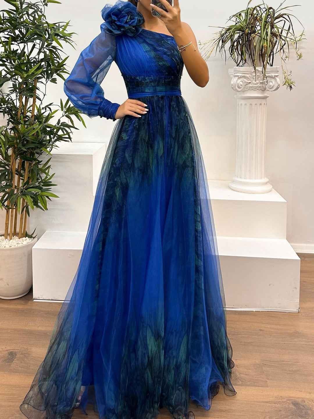 Maxi-Einkleid mit einseitigem Schulterdesign aus Strickware und abstraktem Farbabstufungsmuster