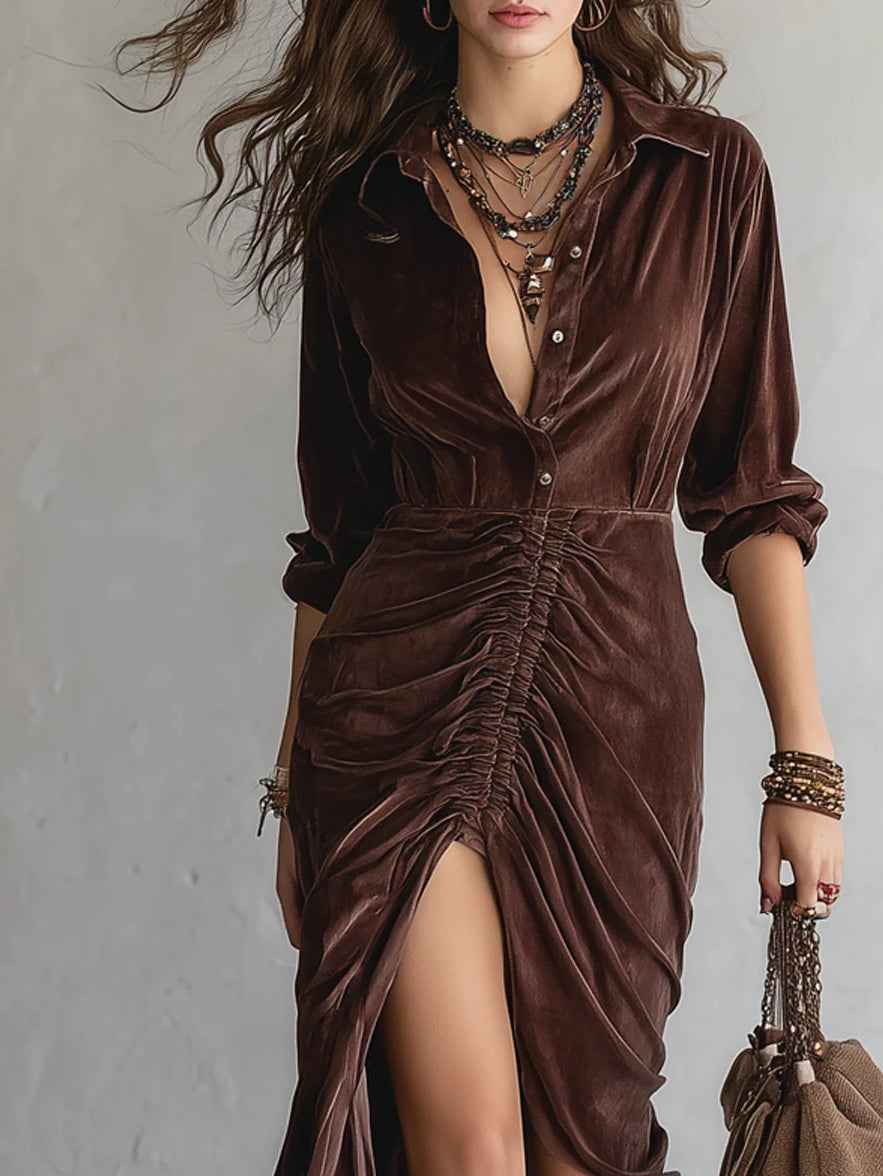 Midikleid aus samtigem Vintage-Stoff mit eleganten Knöpfen und Falten