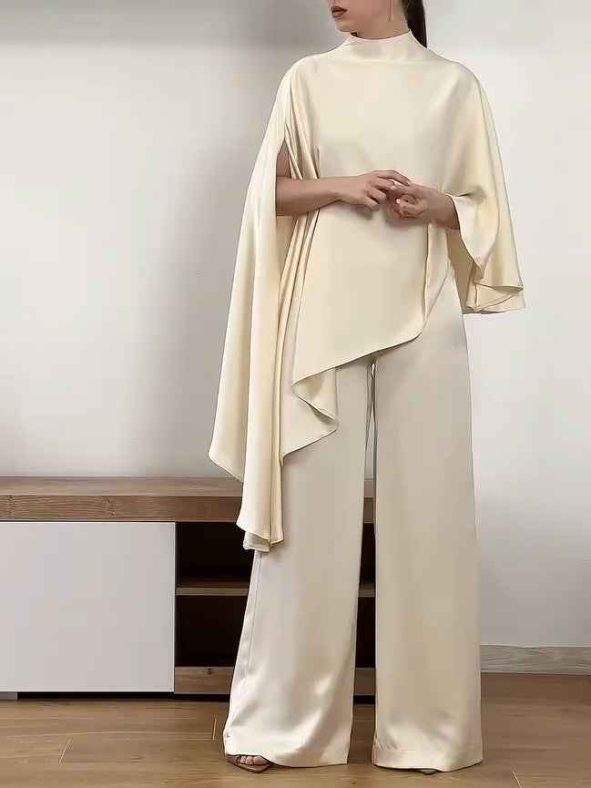 Milch-Aprikose Satin-Set: Asymmetrisches Cape-Top mit einer weitbeinigen Hose