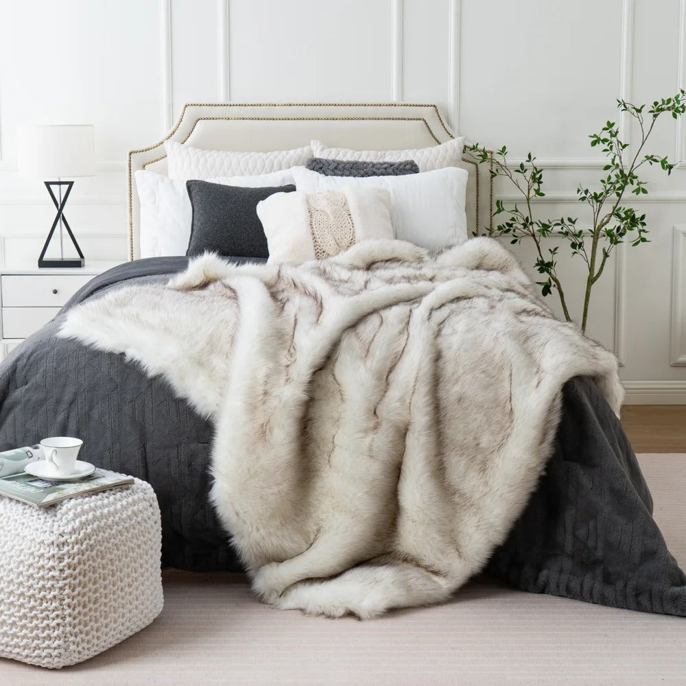 Weiche Kunstfell-Kuscheldecke - Gemütliche Winterwärme