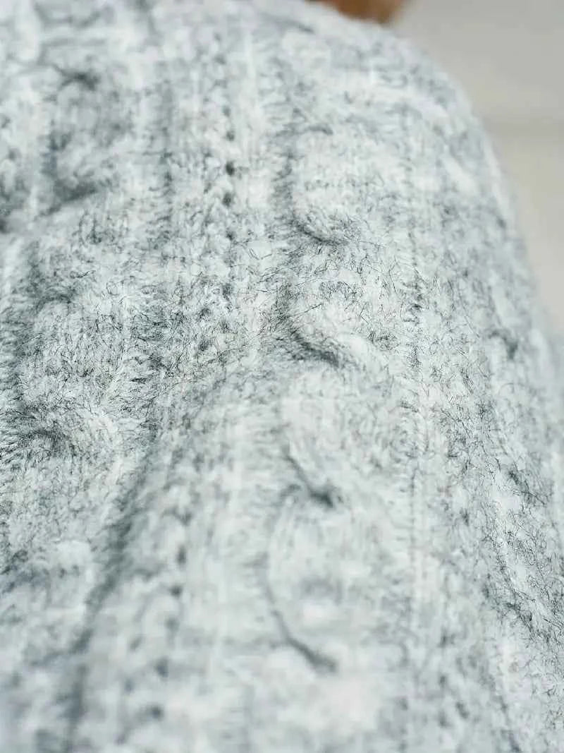 Gemütliche Damen-Kabelstrick-Cardigan