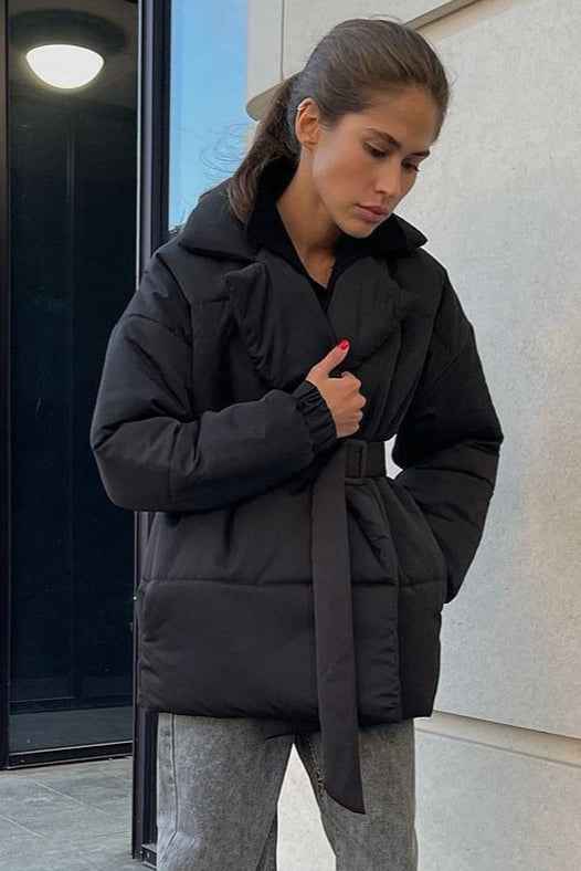 Eleganter, taillierter Wintermantel mit Revers und Gürtel