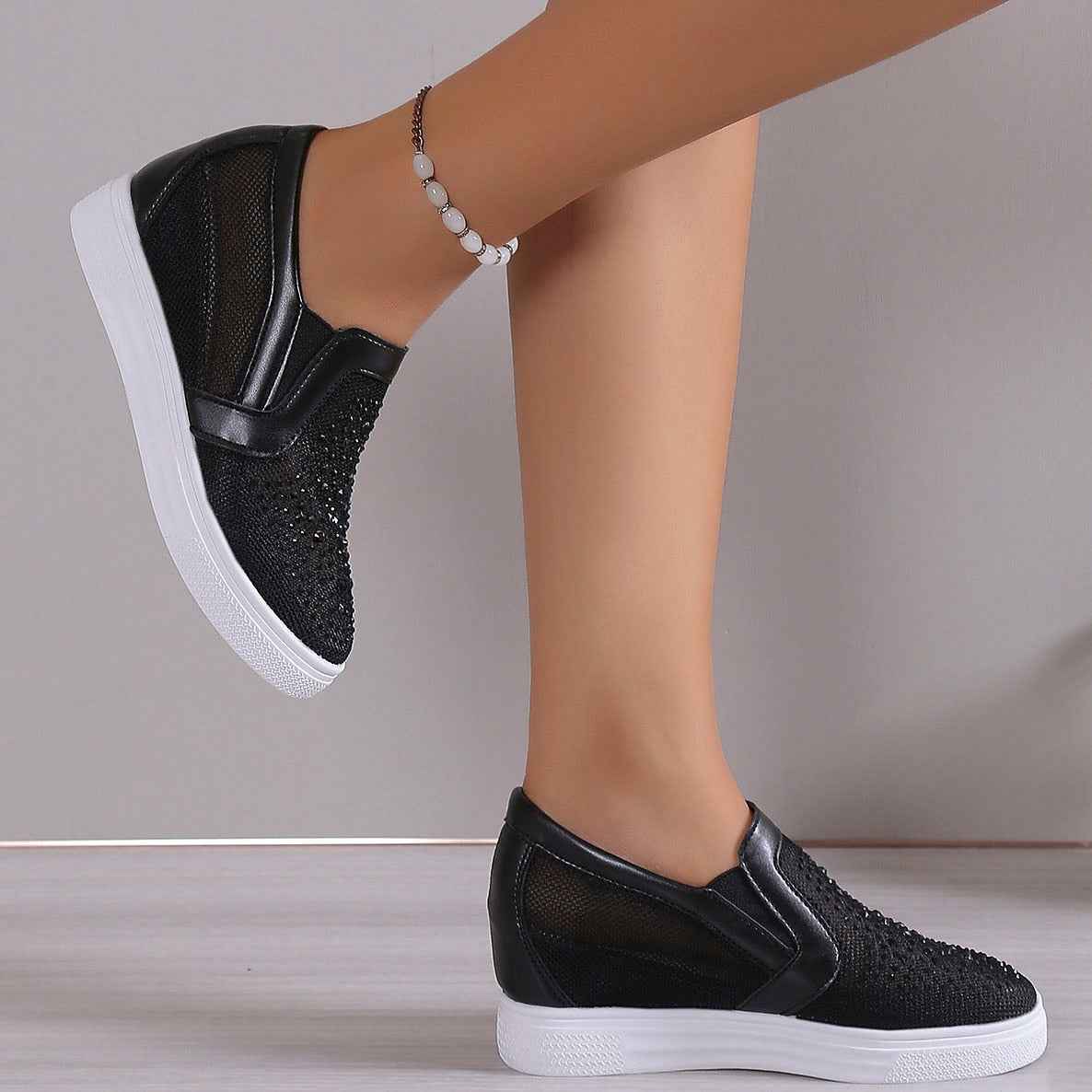 Damen-Sneaker mit weißen Kristallverzierungen