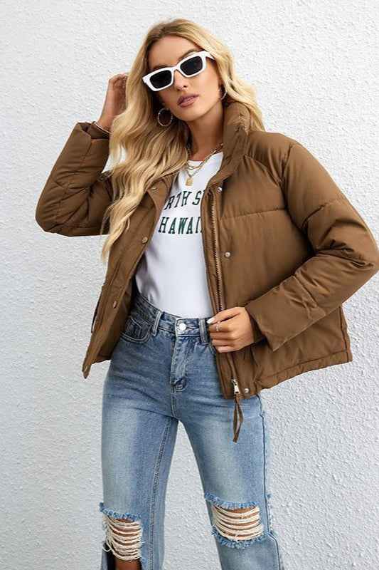 Warme und elegante kurze Daunenjacke mit Stehkragen