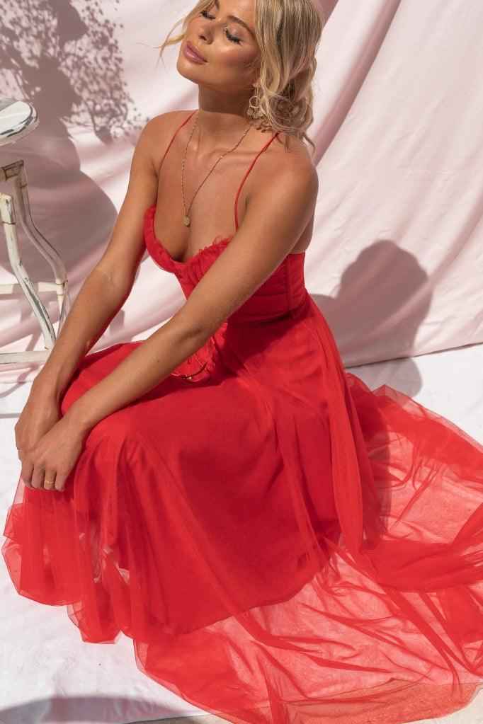 Elegantes Maxikleid aus Chiffon mit Trägern für eine moderne Prinzessinnenparty