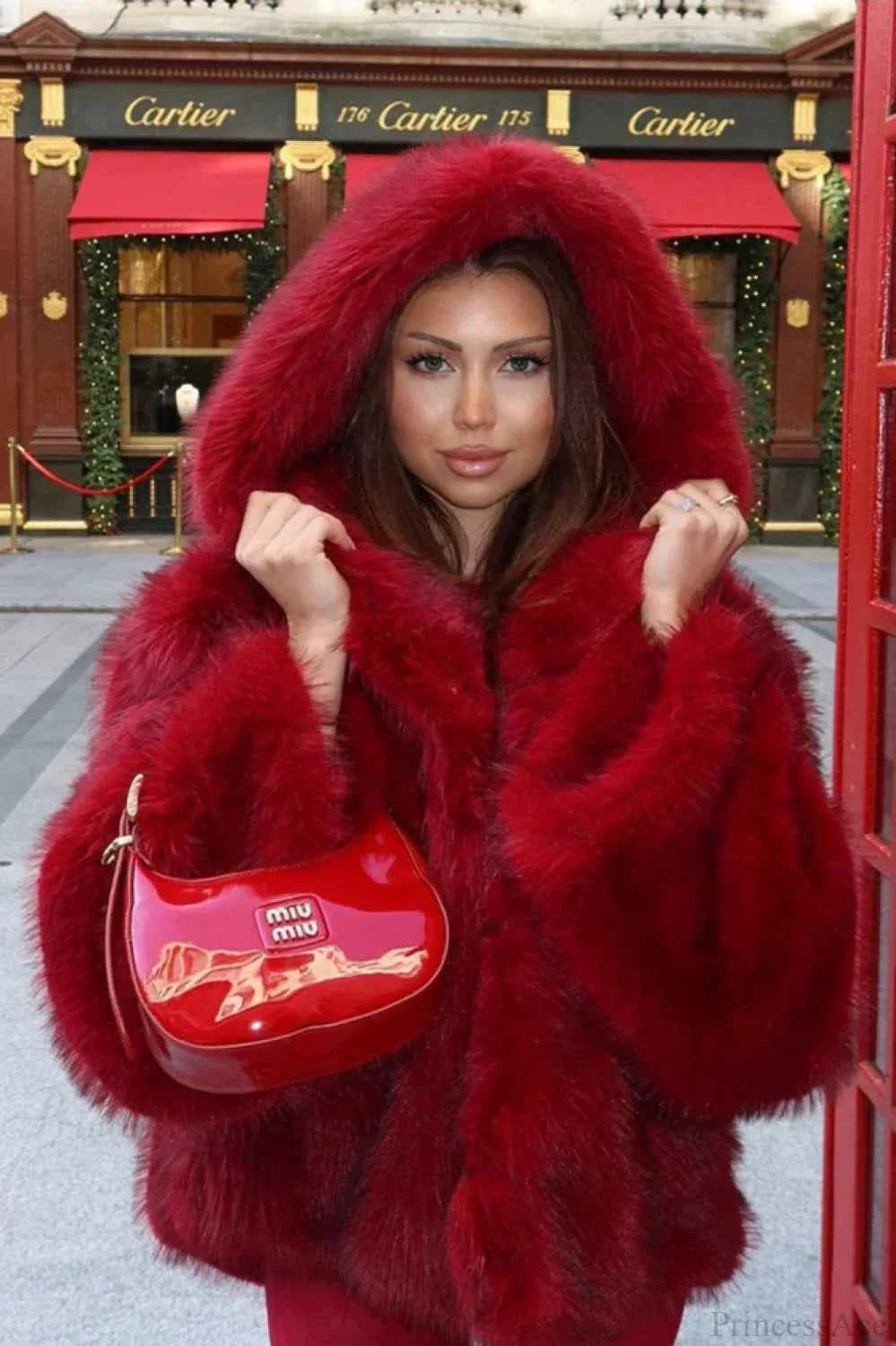 Glamouröse Angora Rote Faux-Fuchspelz Kürzerer Hoodie Mantel für Gemütliche Eleganz