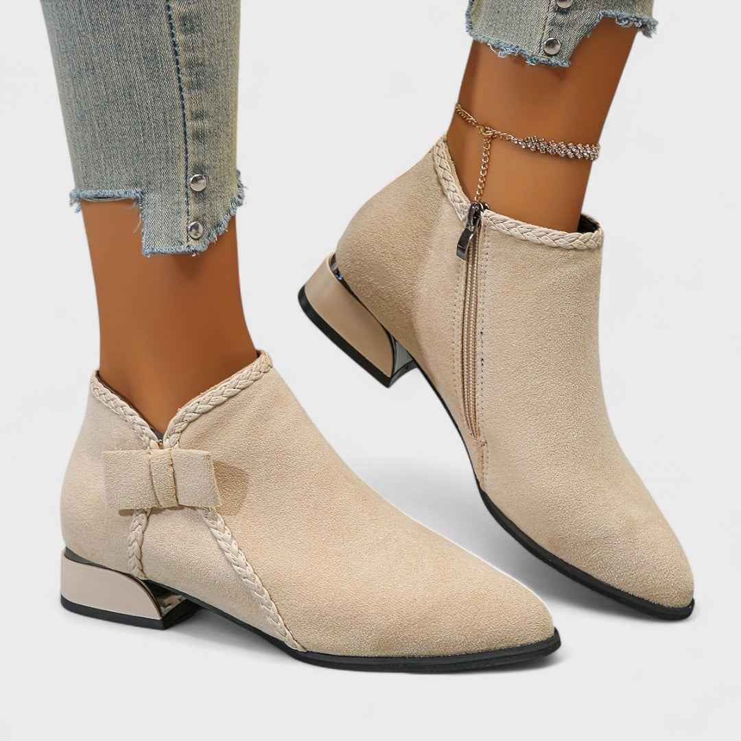 Stilvolle moderne gestrickte Stiefel für täglich Eleganz