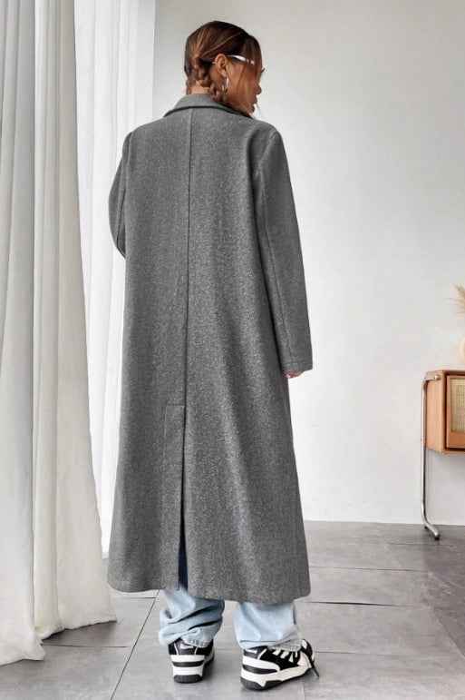 Minimalistische Wollkapuzenrobe für einen eleganten und bequemen Stil