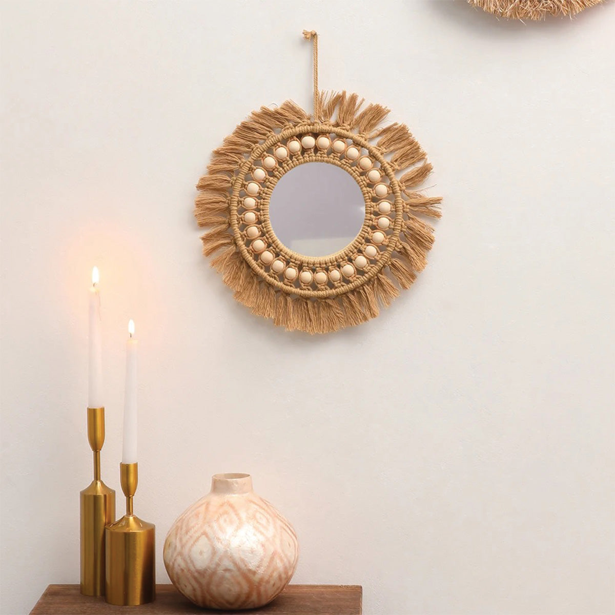 Wunderschamer Wandspiegel aus Makramee mit Perlen – Elegante Boho-Chic-Innendekoration