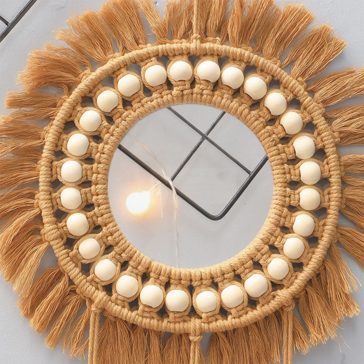 Wunderschamer Wandspiegel aus Makramee mit Perlen – Elegante Boho-Chic-Innendekoration