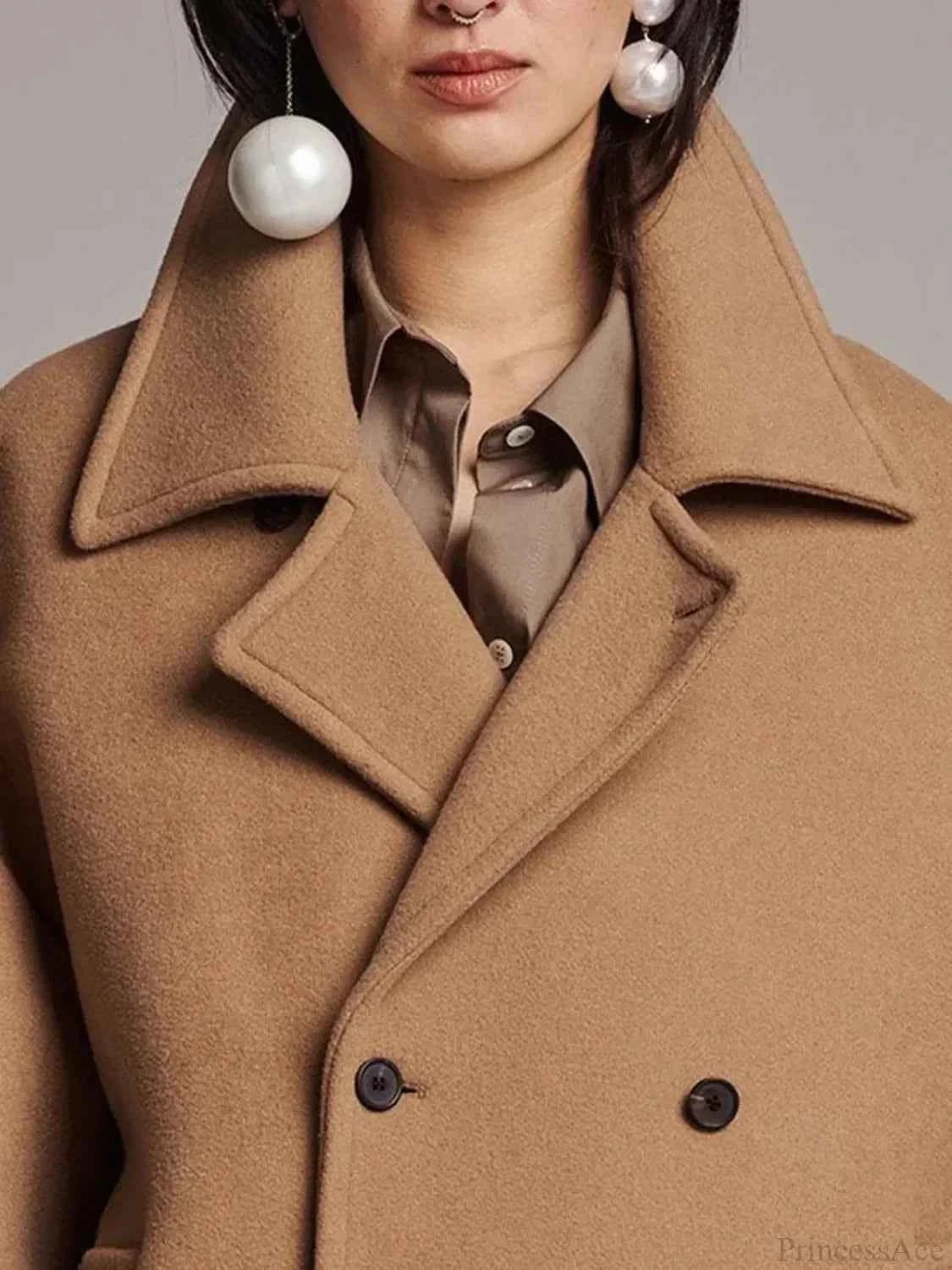 Elegante, taillierte schwarze Oberbekleidung mit einem Knopf und Reverskragen