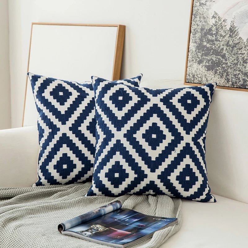 Auralithe - Luxus Blaues Besticktes Kissen mit Elegantem Ornamentdesign