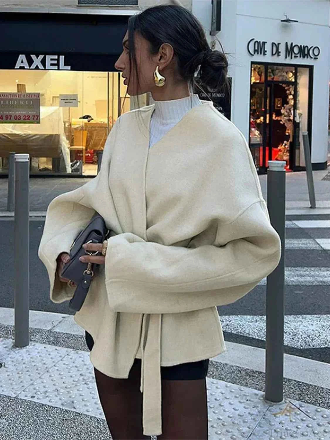 Eleganter Fliege-Kragen-Hinterschluss mit Gürtel V-Ausschnitt Überrock für einen schicken und anspruchsvollen Look