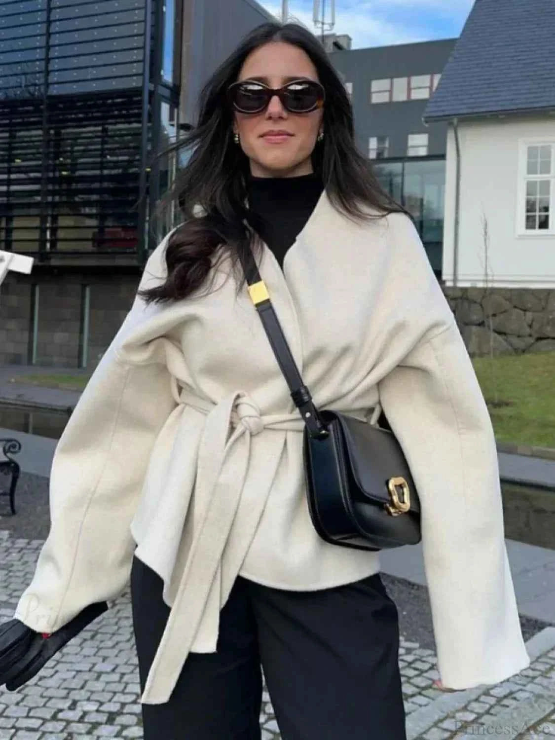 Eleganter Fliege-Kragen-Hinterschluss mit Gürtel V-Ausschnitt Überrock für einen schicken und anspruchsvollen Look