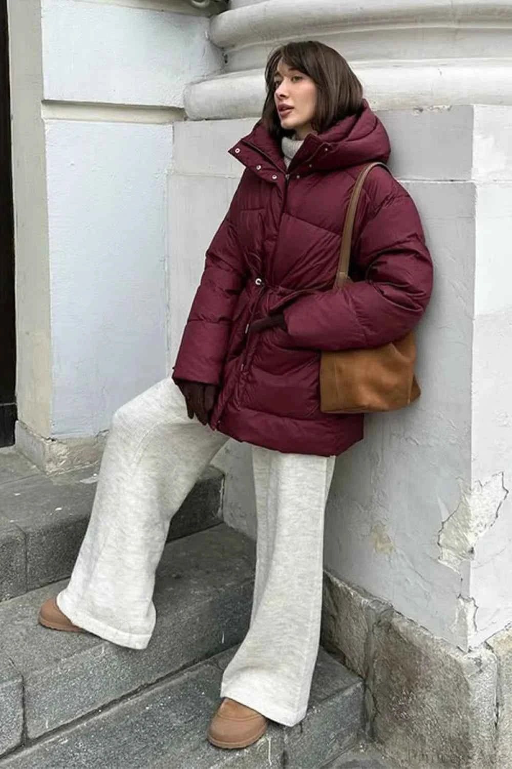 Baumwollmantel mit Kapuze, Gürtel und Reißverschluss in Bordeaux