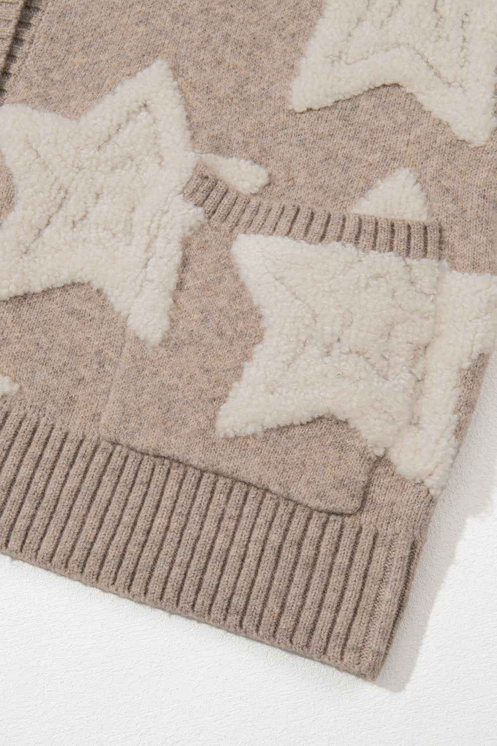Kuscheliger Sherpa-Stern-V-Ausschnitt-Cardigan mit Fronttaschen