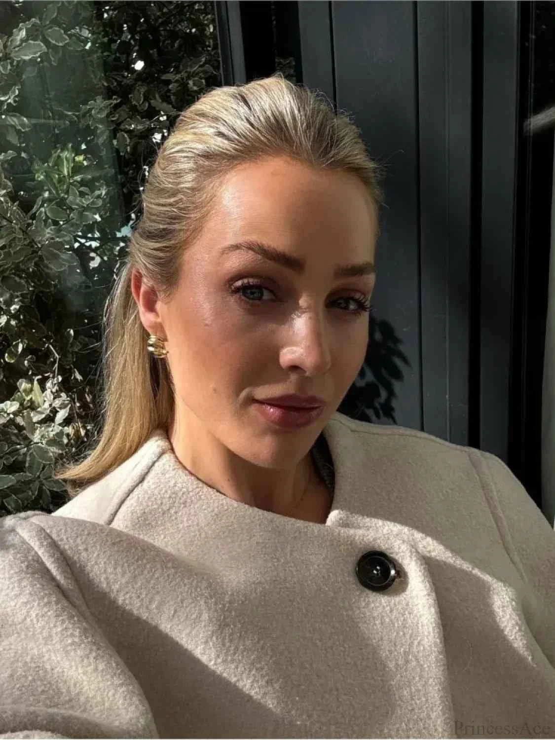 Eleganter lässiger Wollmantel mit Rundkragen und lockerer Passform