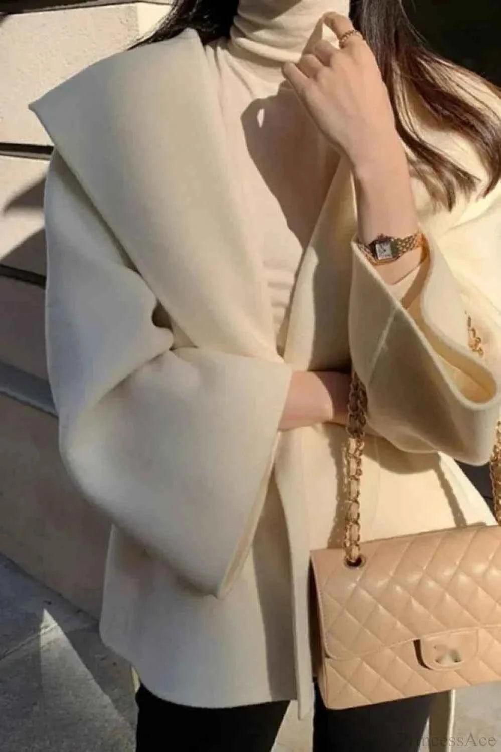 Eleganter brauner Wollpilotenmantel mit Kapuze