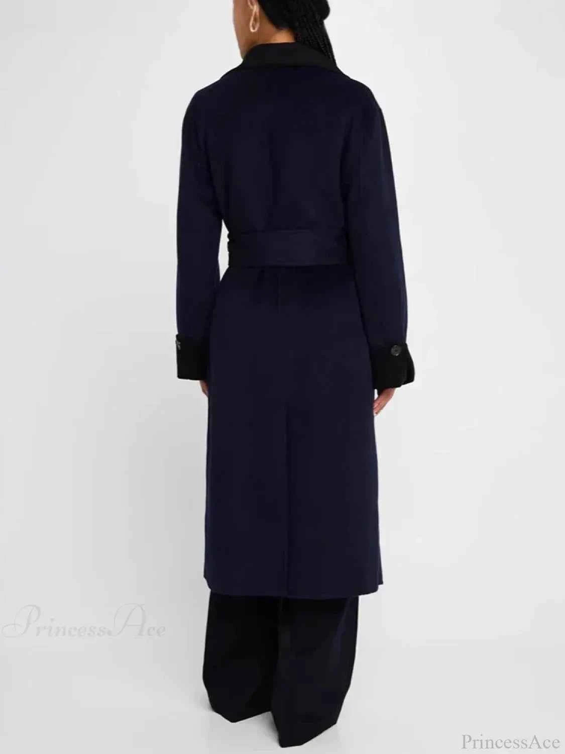 Eleganter Slim Fit Einreiher-Mantel mit farbigem Revers