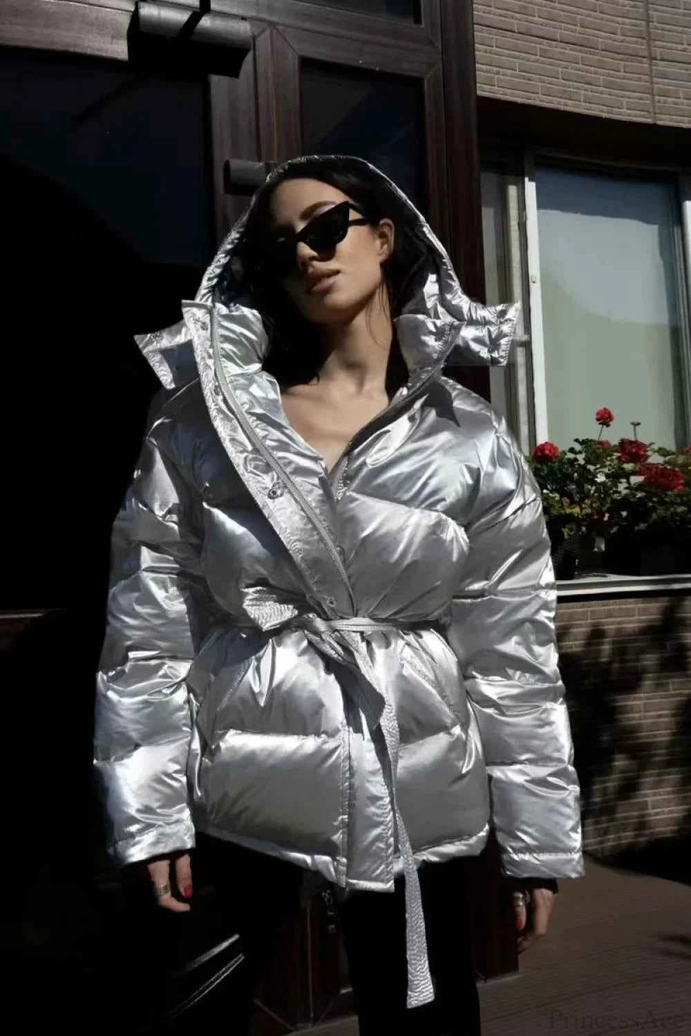 Mantel mit Metallgürtel, gepolstert aus Baumwolle, mit eleganter Tasche