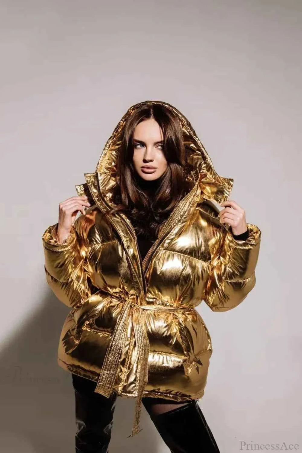 Mantel mit Metallgürtel, gepolstert aus Baumwolle, mit eleganter Tasche