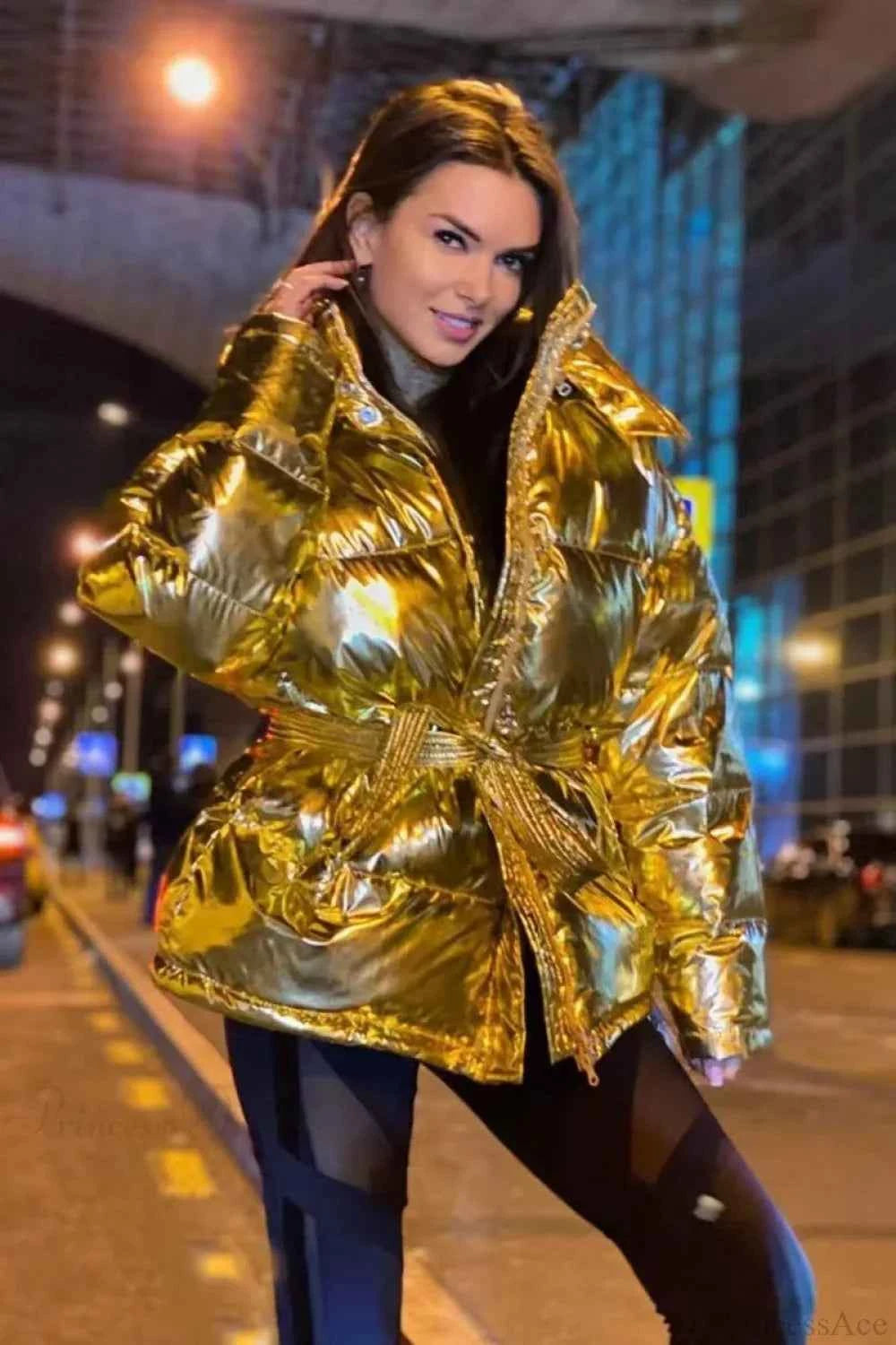 Mantel mit Metallgürtel, gepolstert aus Baumwolle, mit eleganter Tasche