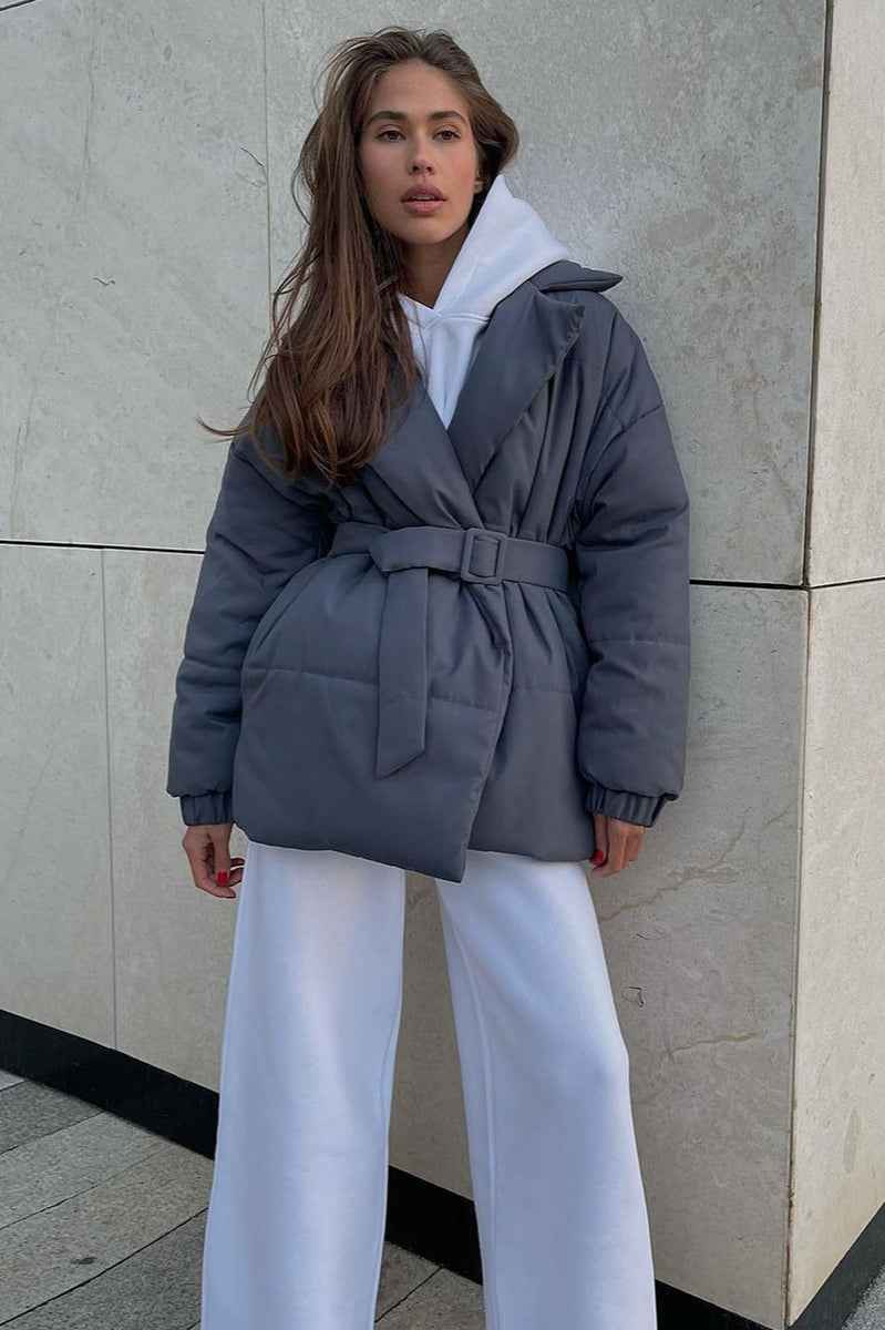 Eleganter, taillierter Wintermantel mit Revers und Gürtel