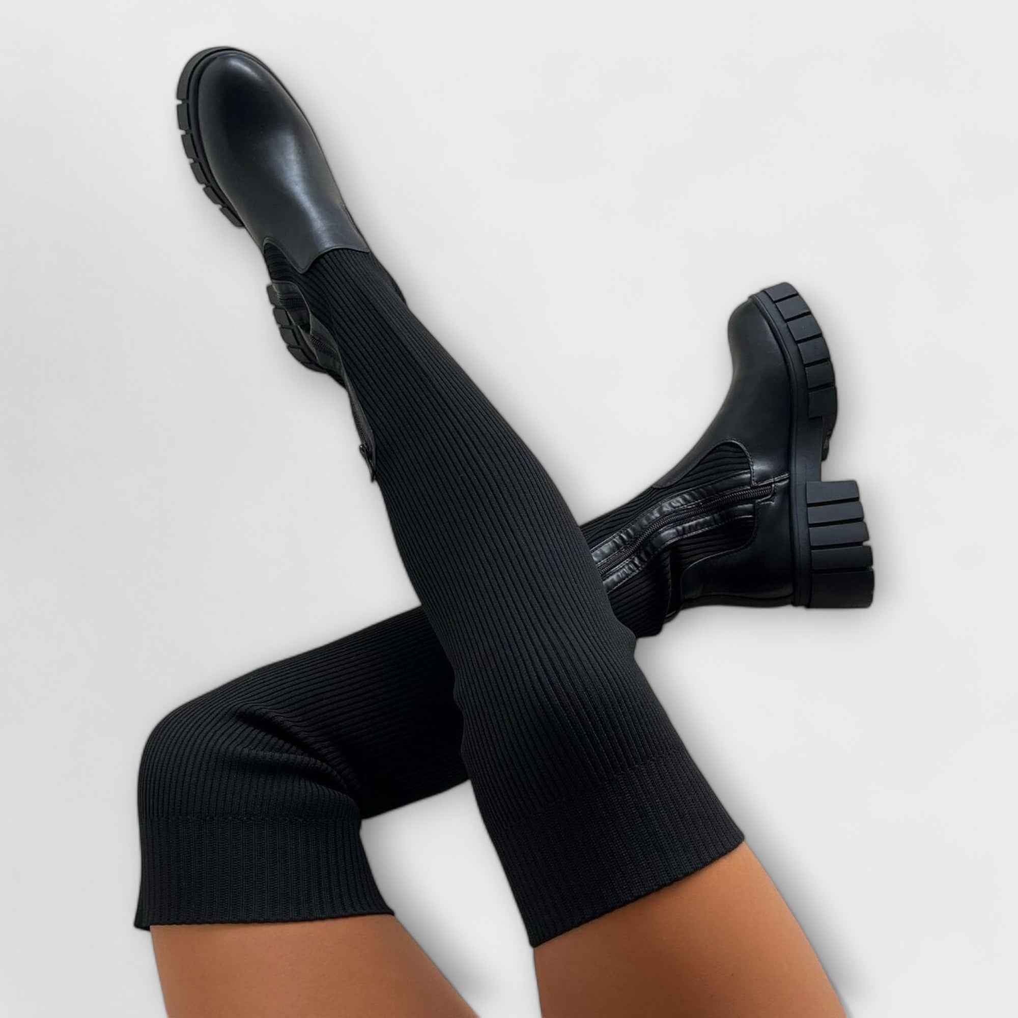 Stilvolle Overknee-Stiefel mit Robustem Absatz für einen Trendigen Look