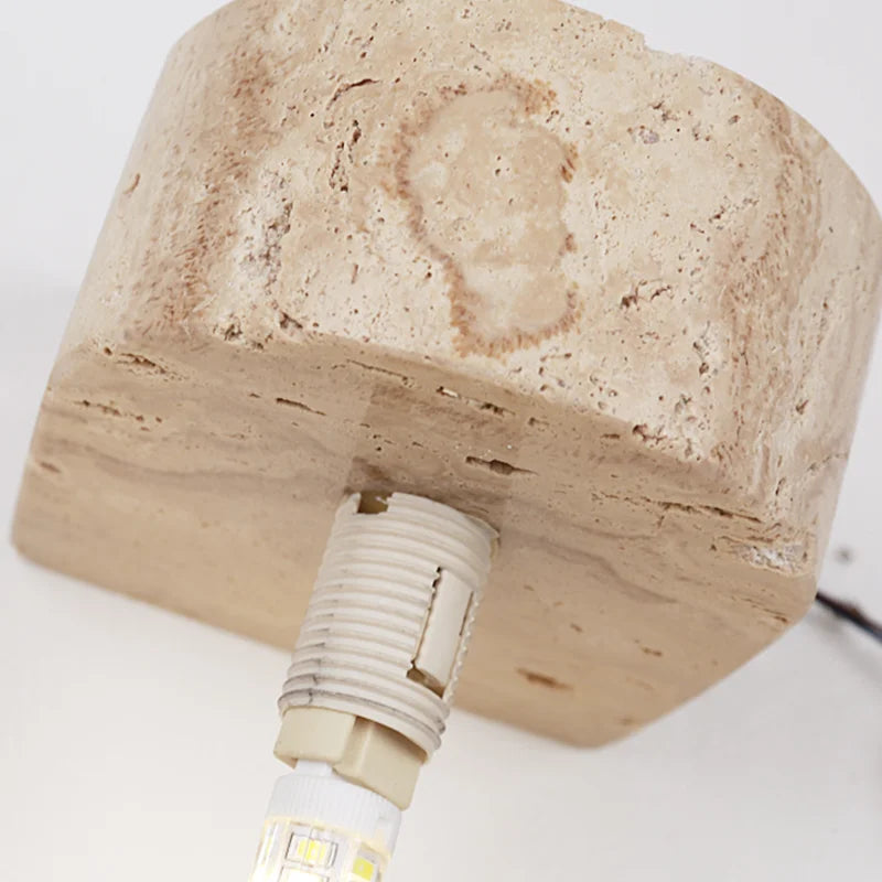 Elegante Wandlampe aus natürlichem Kunststein für eine raffinierte Dekoration