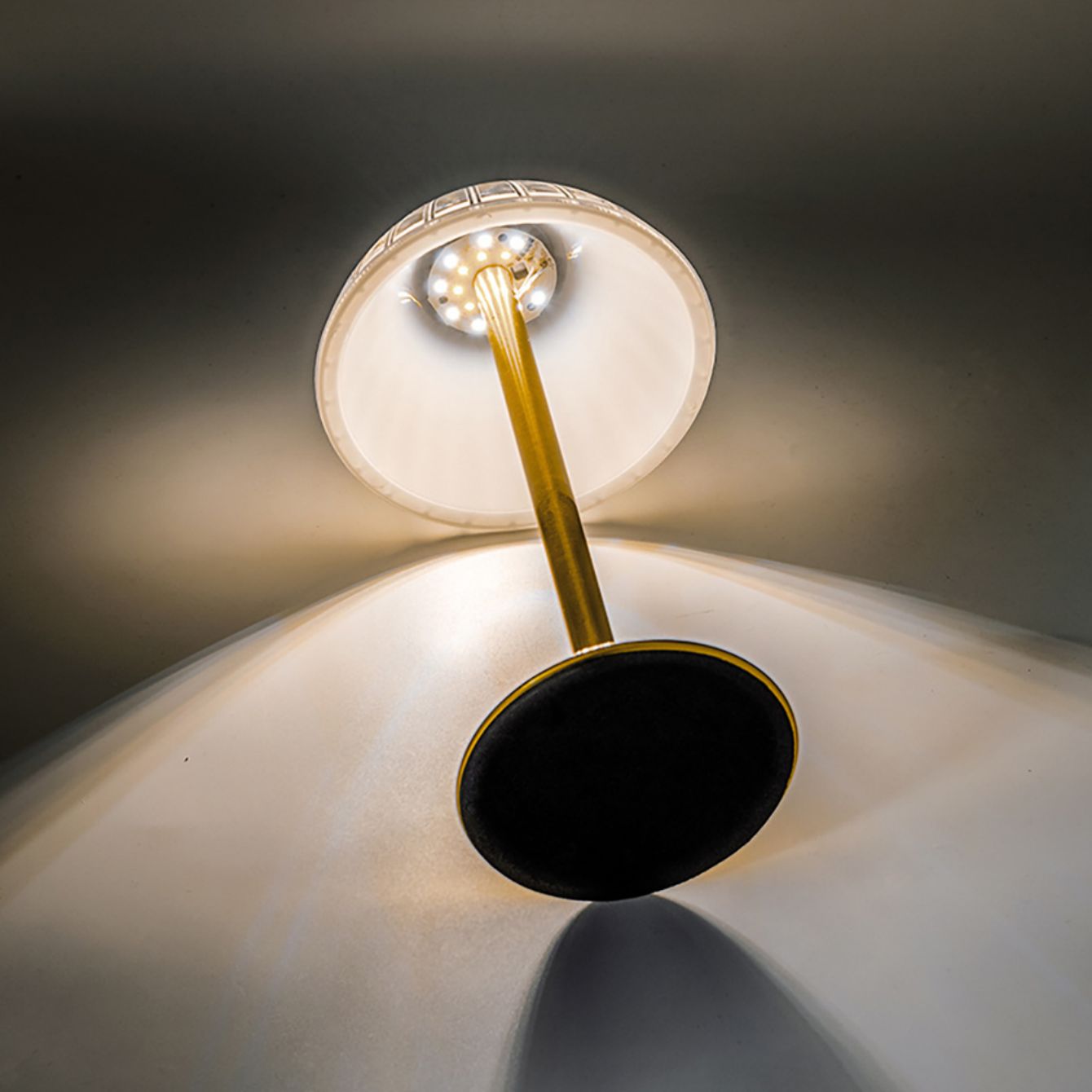 Elegante und raffinierte Retro-Tischlampe aus Vintage-Kristall