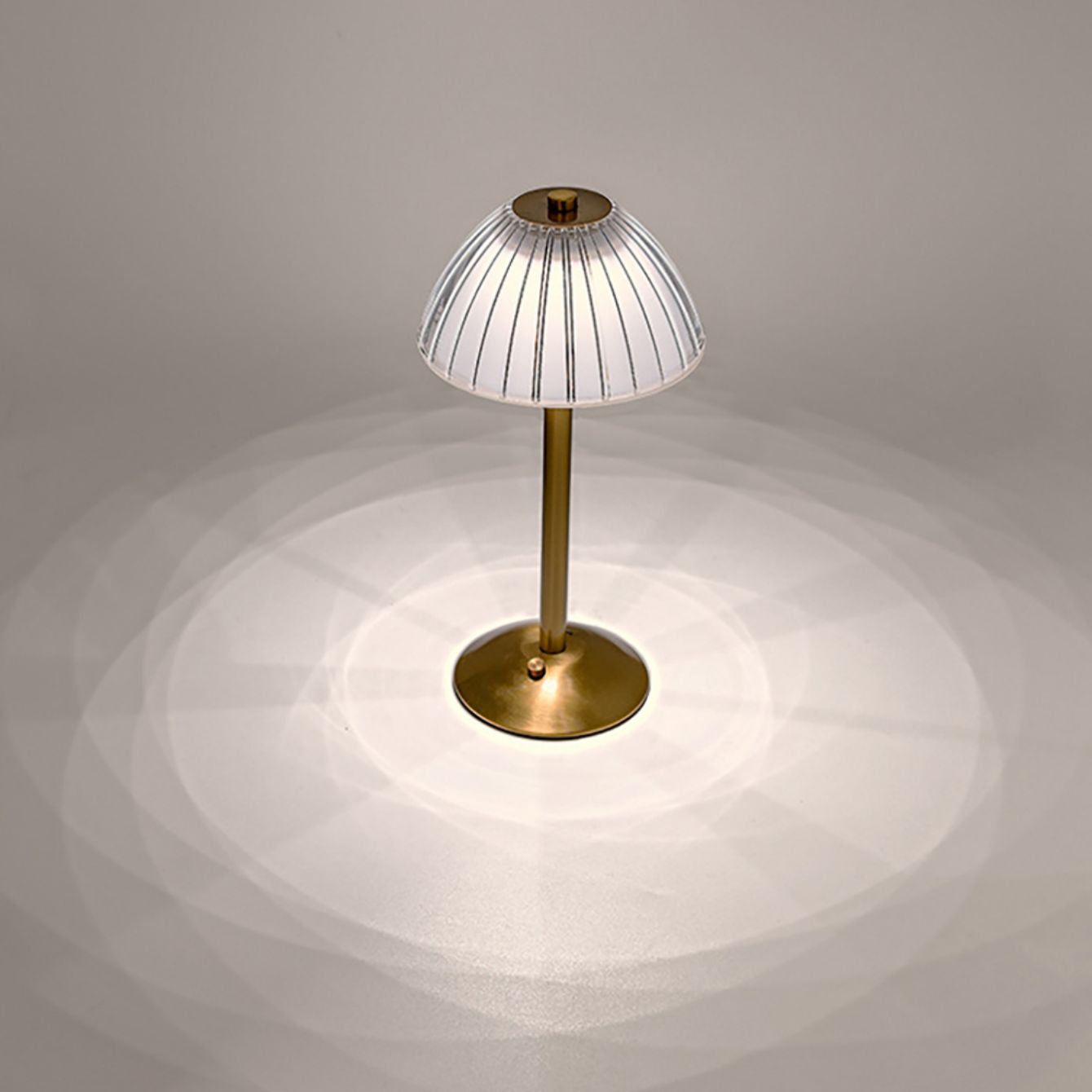 Elegante und raffinierte Retro-Tischlampe aus Vintage-Kristall