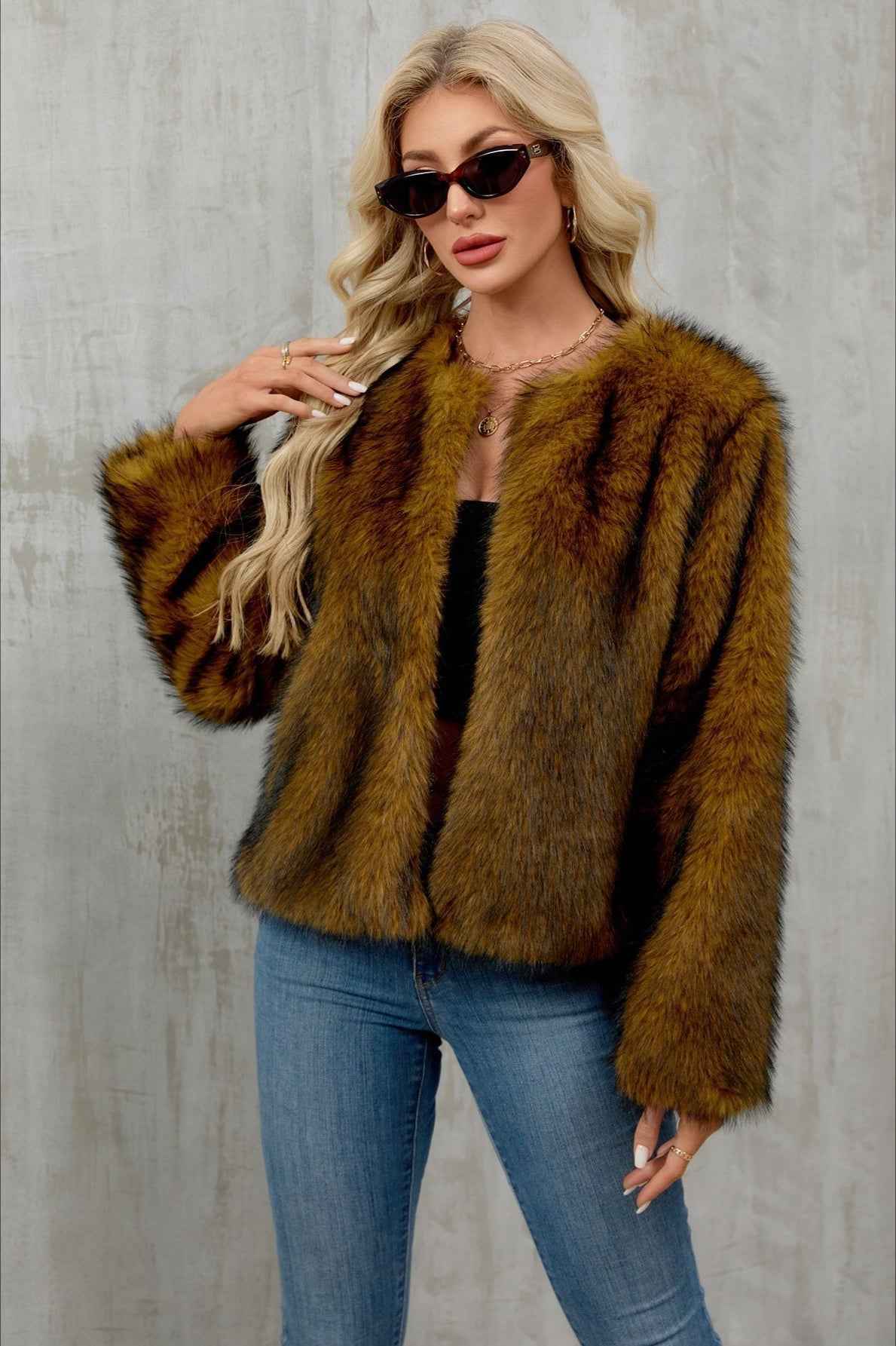 Kurzer Plüsch-Cardigan mit kurzem Flausch für einen gemütlichen und trendigen Look