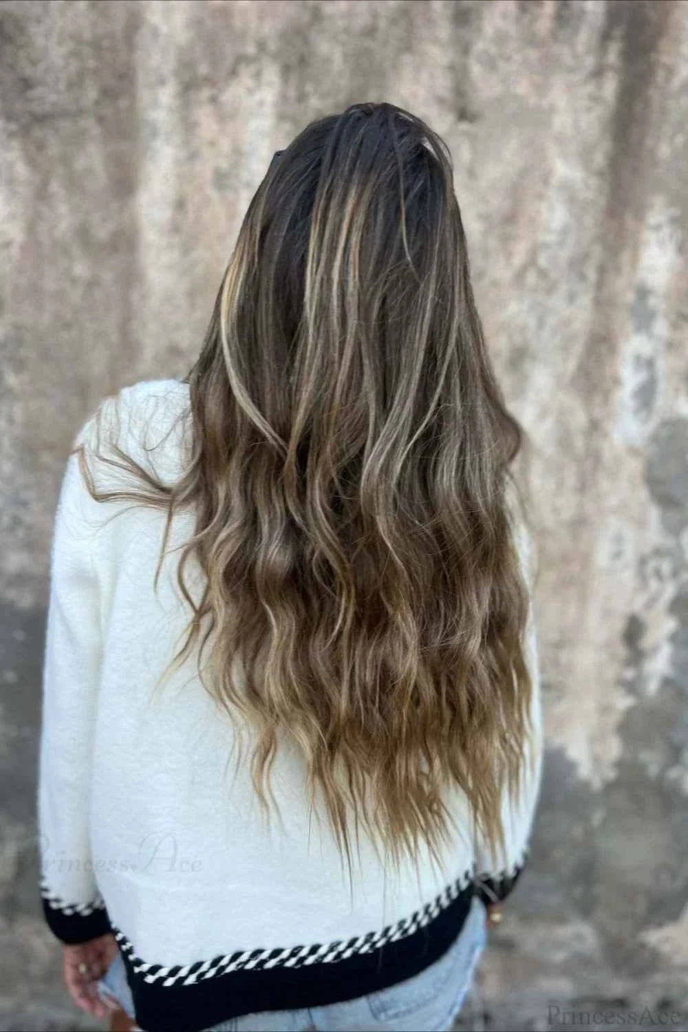 Eleganter Wollmantel mit Farbkontrast, Knöpfen und eleganter Tasche